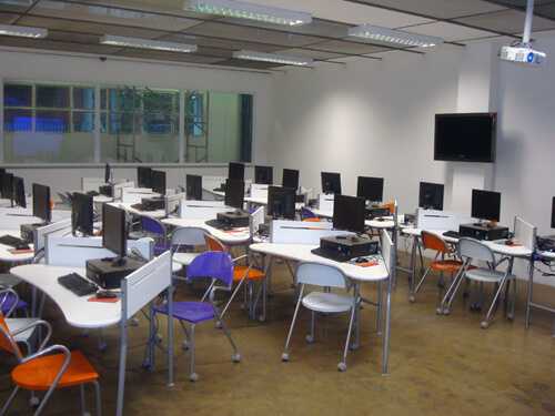 Foto de dentro da arena Tech